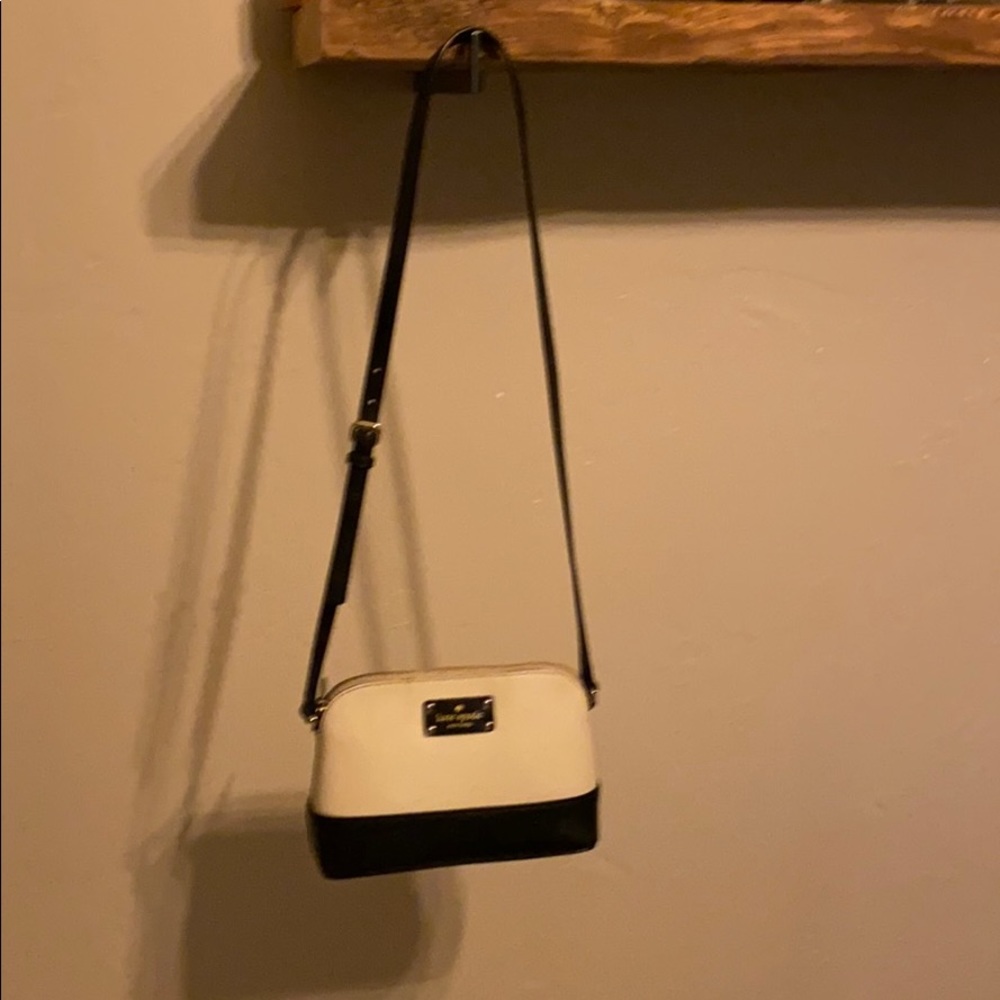 Kate Spade Crossbody. Perfect smaller size.